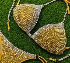 ชุดว่ายน้ำวันพีซหรูหราประดับคริสตัลไรน์สโตนพรีเมียมสีทอง สายรัดประดับอัญมณี ระบายอากาศได้ดี ลายผลไม้ เหมาะสำหรับใส่ไปชายหาด - Product Image 3