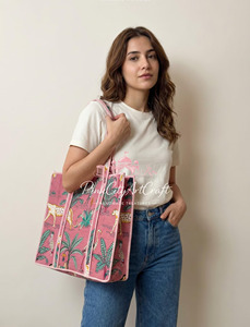 Bolso Tote de Algodón Acolchado Jaipuri, Color Rosa, con Estampado de Bloques de Animales Tropicales, Bolso de Hombro para Mujer, Ecológico, Hecho a Mano, Bolso de Compras - Product Image 3
