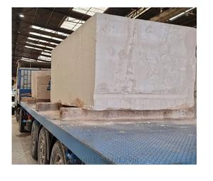 Bloque de Piedra Caliza de Grano Medio Moca, Bloque Natural Beige Grande para Revestimiento Arquitectónico y Uso en Pisos - Product Image 1