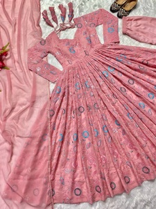 ชุดเดรส Anarkali ดีไซน์ใหม่ล่าสุดสำหรับฤดูร้อน พร้อมผ้าคลุมไหล่และกางเกง ประดับเลื่อม 5 มม. ผ้าไหมชีนอน แฟชั่น Fatema - Product Image 6
