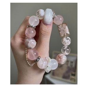 Pulsera de Resina de Lujo Premium con Artesanía Refinada Hecha a Mano, Elegante Accesorio para la Muñeca para Amantes de la Moda - Product Image 2