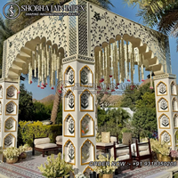 Mandap à thème Sheesh Mahal avec miroirs pour mariage, chaises en FRP, boîtes en forme d'éléphant, fournitures en fibre en gros pour fêtes