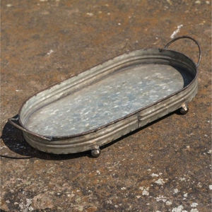 Plateau de service ovale en métal galvanisé style ferme avec poignées en bois pour la décoration intérieure et l'utilisation en cuisine, en promotion à prix économique - Product Image 4