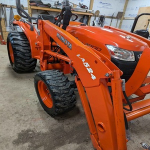 Tracteur diesel puissant Kubota L3800, équipement agricole haute performance, conçu pour les travaux sur le terrain difficiles. Achetez au meilleur prix. - Product Image 4