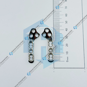 Placas de Bloqueo TPLO de Alta Calidad de 2.7mm, Tamaño Pequeño, Juego de 2 Piezas, Precontorneadas, Estilo Voi 316L para Cirugía Veterinaria en Gatos y Perros - Product Image 6