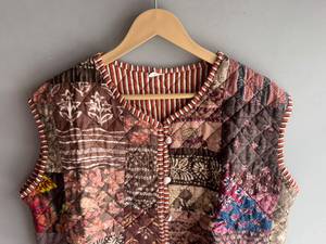 Chaleco Acolchado Floral para Mujer, Cuello en V, Sin Mangas, Chaqueta de Otoño con Bolsillos Estampados, Relleno de Poliéster, Largo Regular, REGALO PARA ELLA - Product Image 4