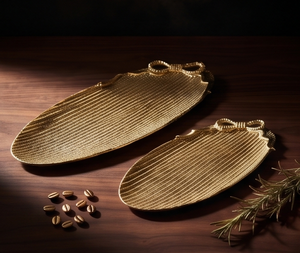 Juego de bandejas ovaladas doradas de metal pesado con textura fundida para cocina y comedor, artículo en stock - Product Image 4