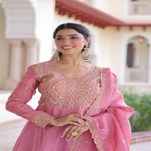 Vestido de Diseñador VASTRA COTTAGE con Lentejuelas y Bordado Zari, con Dupatta de Trabajo de Calico, Vestido Festivo - Product Image 2