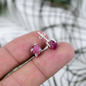 Pendientes de Plata de Ley 925 con Rubí de Alta Calidad, Diseño Simple y Elegante, para Mujer, Ideales para Fiestas y Regalos, Precio al por Mayor - Product Image 2