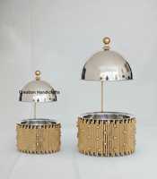 Plat de service de luxe moderne pour buffet, base noire mate, style industriel, chauffe-plat design avec couvercle dôme rond