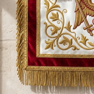 Badge de tablier maçonnique personnalisé en velours rouge, brodé, avec franges dorées, Aigle à double tête 3D et Œil qui voit tout, rectangulaire en forme de V - Product Image 4