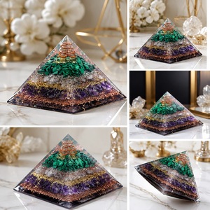 Pyramide d'orgonite en cuivre avec malachite naturelle, améthyste et quartz clair, protection énergétique, équilibrage des chakras, énergie positive - Product Image 3