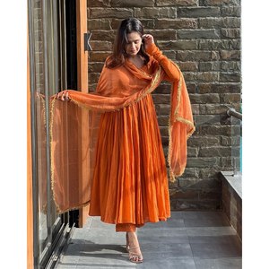 Vestido Anarkali Hecho a Mano, Hermoso y Elegante, con Falda y Dupatta para Fiestas, Silueta en A con Cintura Imperio, Tela de Chifón - Product Image 3