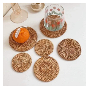 Set de table en rotin fait main de qualité supérieure avec motif floral |   Assiette de présentation en osier naturel |   Accessoires de table écologiques - Product Image 4