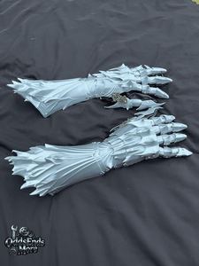 Gants de dragon métalliques bleus, forme irrégulière, technique de moulage, thème animal, armure, objet de collection artistique - Product Image 4