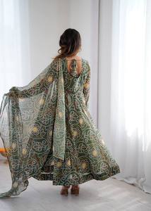 ชุดเดรสงานเลี้ยงผ้าจอร์เจตเนื้อนุ่มพิมพ์ลายแบนเดจสีเขียวแบบอานาร์กาลีใหม่ ไม่ยับ ใส่ได้สองด้าน - Product Image 3