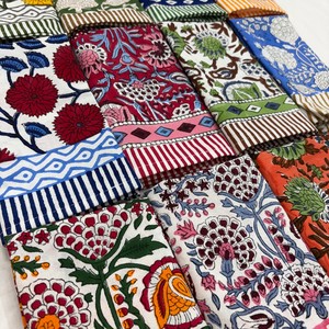 Serviettes carrées artisanales vintage en coton biologique 100% durable, imprimées au bloc, couleurs assorties, pour cuisine et table à manger, prélavées - Product Image 1