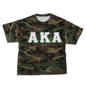 Camiseta AKA Camo Tee Verde Marrón con Cuello Redondo y Letras Bordadas en Rosa y Verde, Ropa Casual para Hermandades - Product Image 1