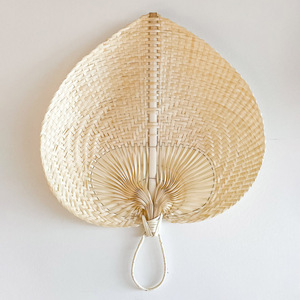 Éventails décoratifs naturels et pratiques, éventails à main en bambou pour se rafraîchir, prix bas, éventails en feuilles de palmier. - Product Image 3