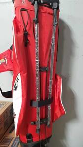 Sac de golf Alpha Psi personnalisé en usine, rouge et blanc, avec personnalisation pour le voyage et le chargement des clubs, modèle sac de golf - Product Image 4