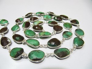 Chaîne en laiton de 20 mm à forme libre avec connecteur briolette en chrysoprase naturel - Product Image 4
