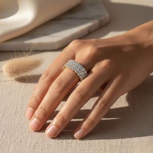 แหวนเพชรทรงกลมเจียระไนแบบบริลเลียนท์ 4.70 กะรัต ฝังแบบพาเว่สามแถว - Product Image 6