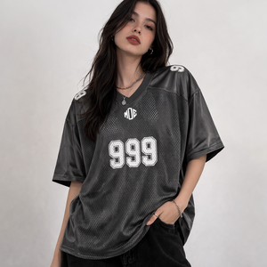 Camiseta deportiva de fútbol americano negra de malla oversize para mujer, cuello en V, estilo urbano, con estampado numérico y panel de PU, OEM, venta al por mayor, suministro a granel - Product Image 1