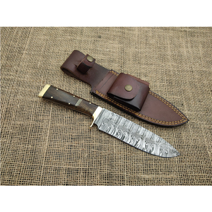 Cuchillo de Hoja Fija Hecho a Mano en Acero de Damasco con Mango de Madera y Funda de Cuero para Uso en Exteriores y Manualidades - Product Image 2