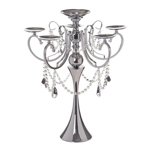 Candélabre sans flamme en fer poli de qualité supérieure à plusieurs bras avec gouttes de cristal suspendues pour centre de table domestique et hôtelier - Product Image 4