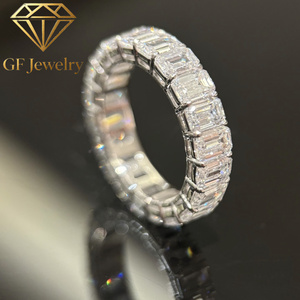 Bague de mariage de luxe en platine Pt950 avec diamants de laboratoire taille émeraude, alliance éternelle complète, certifiée IGI, bijoux fins - Product Image 1
