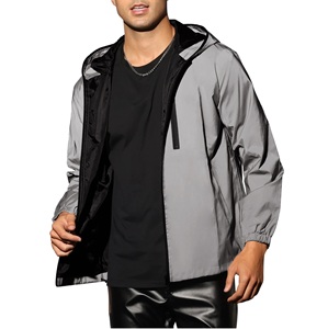 Veste légère noire à fermeture éclair avec capuche pour hommes et femmes - Veste d'extérieur imperméable pour un usage décontracté - Vestes pour hommes - Product Image 5