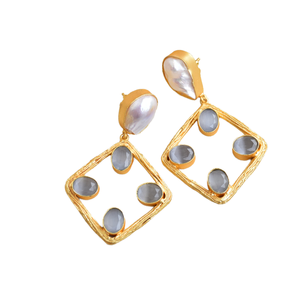 Aros de Latón Chapados en Oro al por Mayor, Perla Genuina, Cristal Curativo, Acabado de Latón Antiguo, Estilo Moderno, Premium, Listo para B2B - Product Image 1