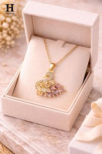Elegante Collar con Colgante de Diamantes con Diseño de Cisne – Joyería Fina de Heerak Diamonds - Product Image 5
