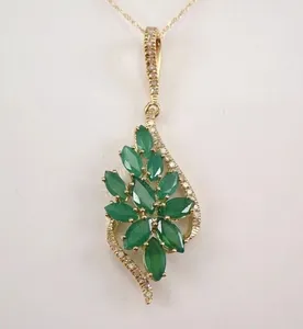 Collier Pendentif Luxe Feuille de Moissanite Verte en Argent Sterling 925 Plaqué Or, Design Floral Minimaliste, Sertissage Griffe - Product Image 4