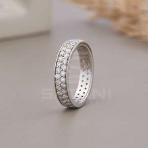 Anillo de Eternidad de Doble Hilera de Moissanita D VVS, Anillo de Boda Apilable Diseñado para un Brillo Eterno, Elegancia Diaria y Estilo Moderno - Product Image 4