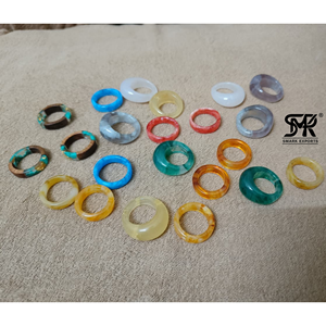 Anillos de Resina con Efecto Mármol de Lujo, Modelo con Patrón, Hechos a Mano, Personalizables, Colección de Joyería Moderna y Contemporánea - Product Image 4