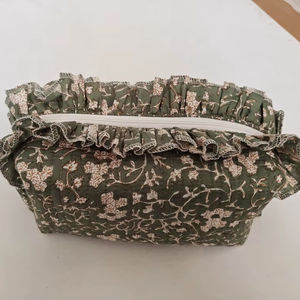 Bolsa Cosmética Ecológica Moderna con Rayas, Estampado Floral Verde Tigre, Acolchada, con Volantes, Hecha a Mano, de Algodón, para Maquillaje y Organizador de Lápiz Labial - Product Image 1