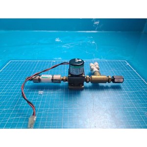 Válvula Solenoide de Acción Directa CKD AB21022A00BK + K-005-6, Usada como Pieza de Repuesto para Equipos Legacy Semiconductor - Product Image 3