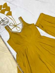Ensemble de costume Anarkali élégant en Chanderi pur, coupe évasée, tenue ethnique pour femme avec dupatta et pantalon, prêt-à-porter pour mariage et soirée - Product Image 5