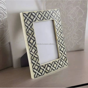 Cadre photo en bois artisanal avec motif diamant en résine ivoire et bois naturel, décoration moderne pour table, accent de décoration intérieure - Product Image 2