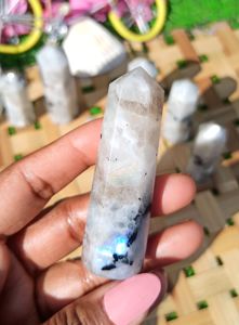 Punta de Cristal de Piedra Lunar Arcoíris Natural con Destello Azul, Varita Curativa de Piedra Lunar para Reiki, Meditación, Decoración Energética, Venta al por Mayor - Product Image 3