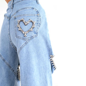 Jean en denim pour homme Starlight de haute qualité, motif léopard avec strass cœur éblouissant, délavage bleu vintage, style streetwear, teint uni - Product Image 5