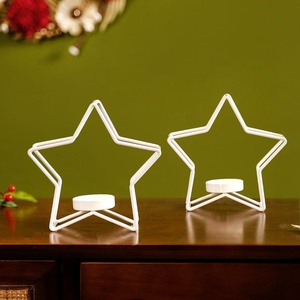 Portavelas minimalista de metal blanco con recubrimiento en polvo, diseño geométrico de alambre para decoración festiva de Navidad y mesas navideñas. - Product Image 4