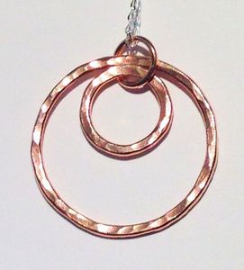 สร้อยคอทองแดงสไตล์ร่วมสมัยสำหรับผู้หญิง ให้ลุคหรูหราและสวมใส่สบายในชีวิตประจำวัน - Product Image 6