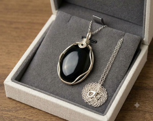 Collar con Colgante de Turmalina Negra Natural Irregular de 15x25mm con Engaste Circular, Piedra Curativa de Cristal, Chapado en Plata - Product Image 4