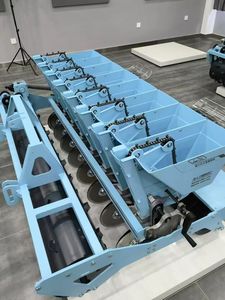 Planteuse d'ail à essence et à tracteur avec semoir à 5/6/10 rangs, fabriquée en Chine - Product Image 5