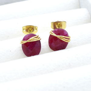 Pendientes de rubí ovalados con alambre envolvente |   Pendientes con Piedra de Nacimiento de Julio |   Joyería de Cristal Hecha a Mano - Product Image 3