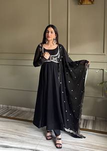 ชุดเดรส Anarkali ผ้าจอร์เจตต์เนื้อหนาแบบพรีเมียม ตกแต่งลายแฟนซี พร้อมเสื้อคลุม Koti แขนแบบ Churidar ซิปด้านข้าง ประดับพู่ กางเกงทรงบาน และผ้าคลุมไหล่ Dupatta สำหรับงานปาร์ตี้ - Product Image 4