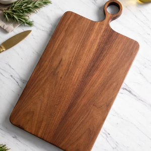 Planche à découper en bois d'acacia peinte à la main avec poignée pour la préparation des fruits et légumes - Product Image 1