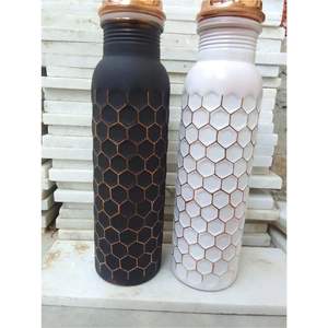 Botella de Agua de Cobre Puro Hecha a Mano de 1 Litro, Recipiente Ayurvédico a Prueba de Fugas, Diseño Antiguo Grabado, Botella de Cobre para Yoga y Deportes - Product Image 4